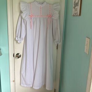 Girl's Twill Amelie Nightgown In Pink And White Stripe - Foto 10